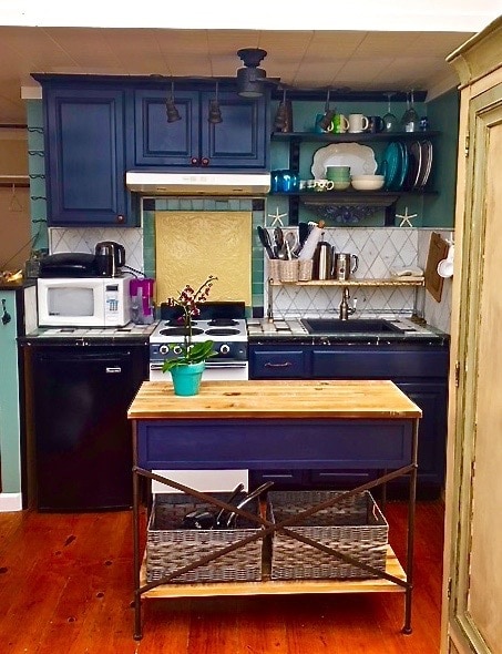 Center Island - 137 4th St