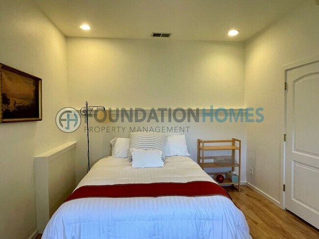 Building Photo - 45A Laurel Grove Ave