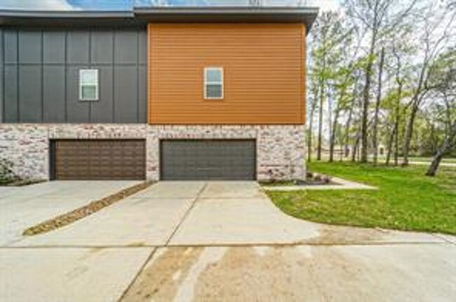 Primary Photo - 2523 Appian Wy