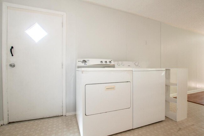 Building Photo - 7967 Caswell Rd