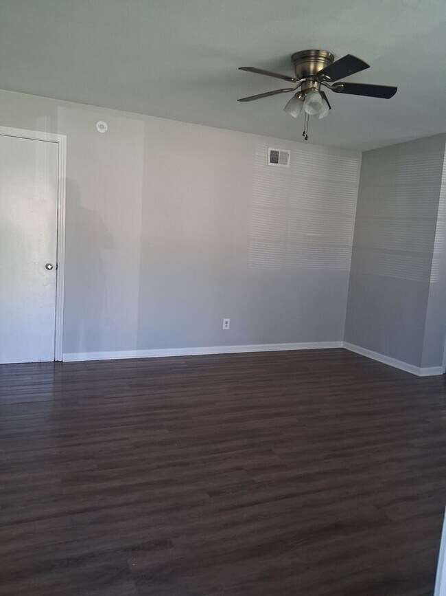 Building Photo - Great 3 bedroom 2 bath home for rent