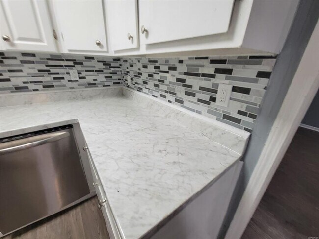 Building Photo - Section8 Accepted