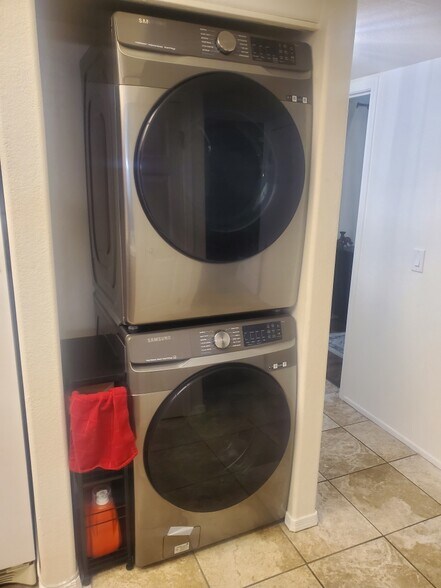 Washer/Dryer - 2095 Mesquite Ave