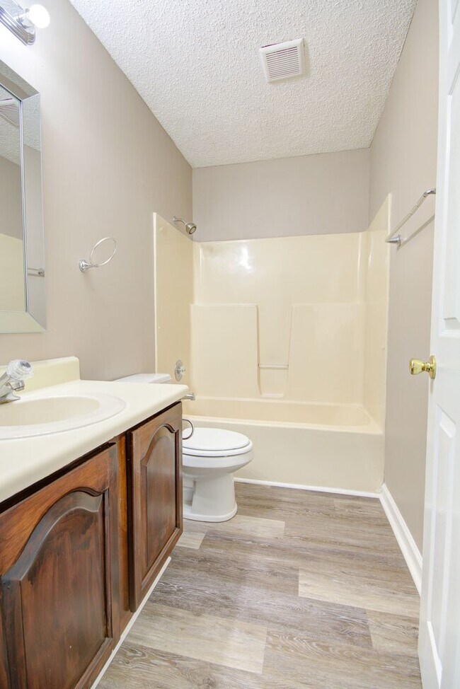 Building Photo - Nice Rental in Central Decatur!