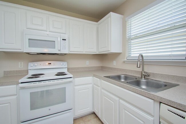 Building Photo - 29031 Rio Grande River Dr