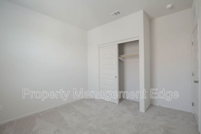 Building Photo - 40268 Birchfield Dr