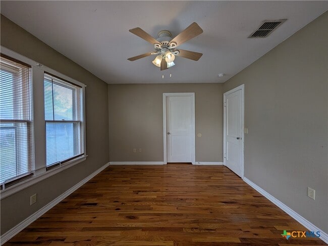 Building Photo - 1185 W Mill St