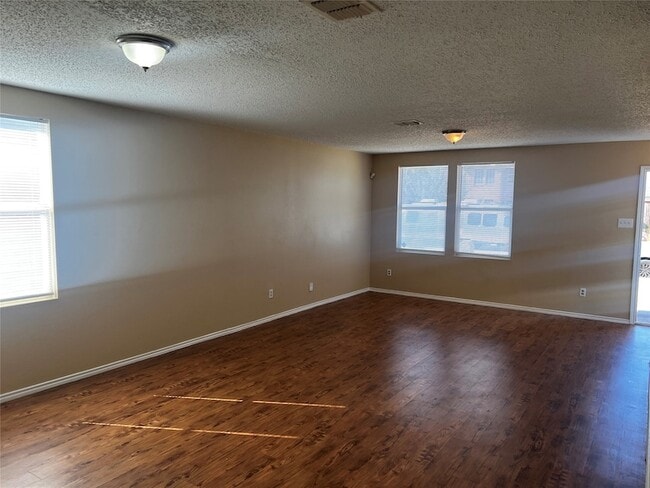 Building Photo - 1724 Creek Bend Ln