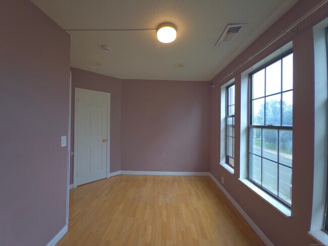 Building Photo - 421 Wethersfield Ave