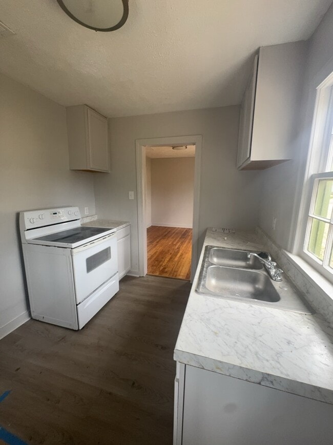 Building Photo - 4426 Desoto St