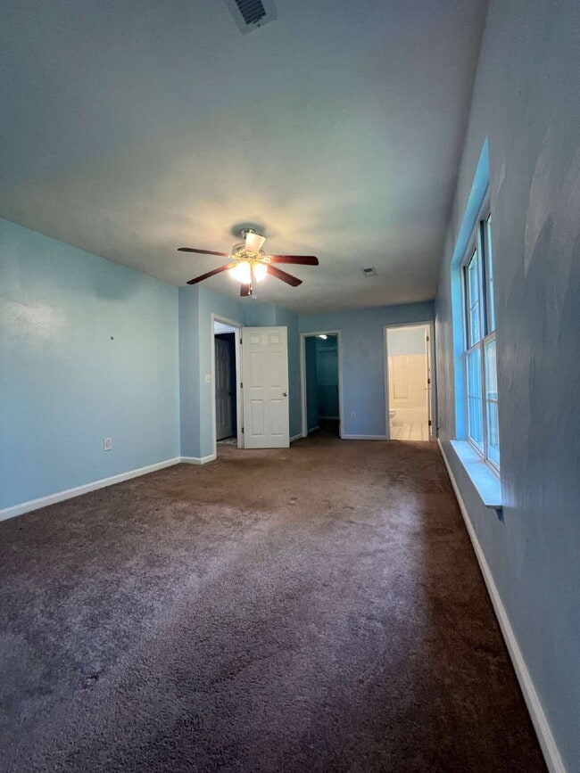Building Photo - 3 Bdrm / 2.5 Bath House Available Now!!! N...