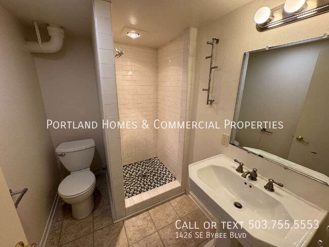 Building Photo - 1426 SE Bybee Blvd