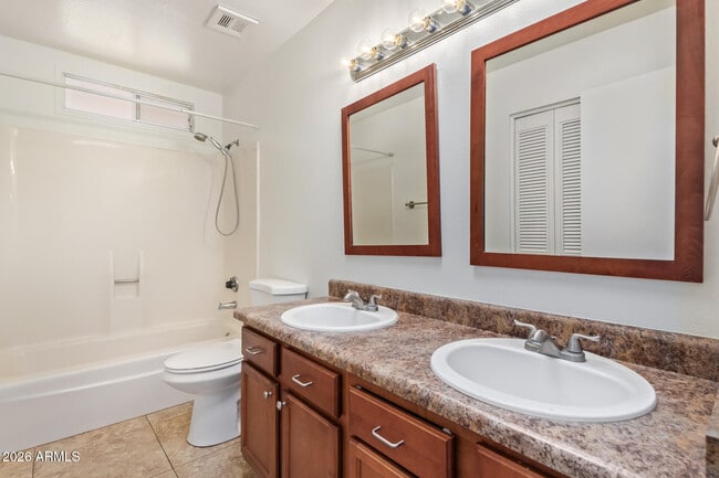 Building Photo - 3929 S Pine St