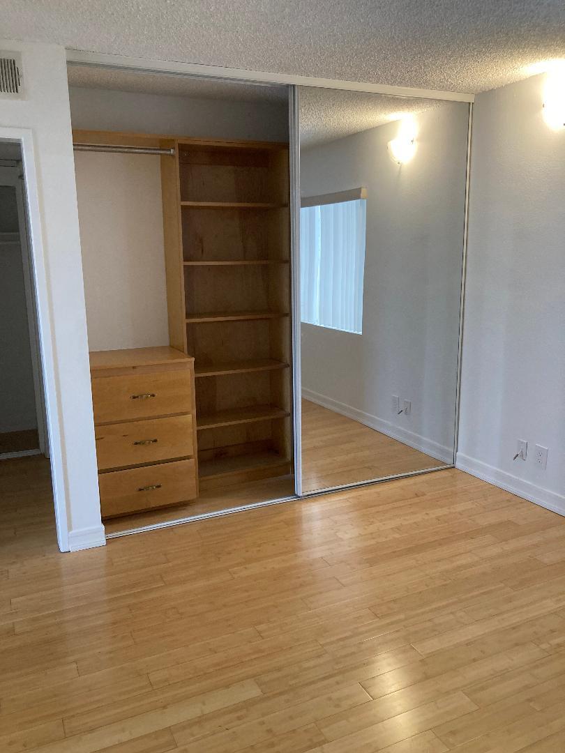 Building Photo - 4660 Coldwater Canyon Ave