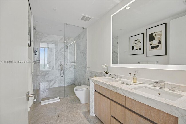 Building Photo - 2831 S Bayshore Dr
