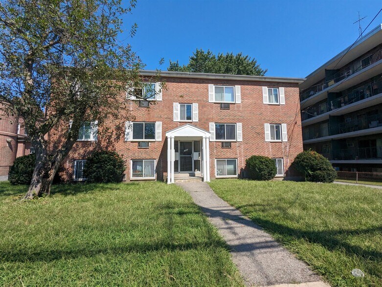 Building Photo - 998 Massachusetts Ave