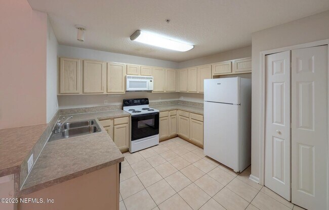 Primary Photo - 6076 Maggies Cir