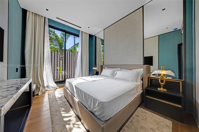 Building Photo - 200 W Rivo Alto Dr