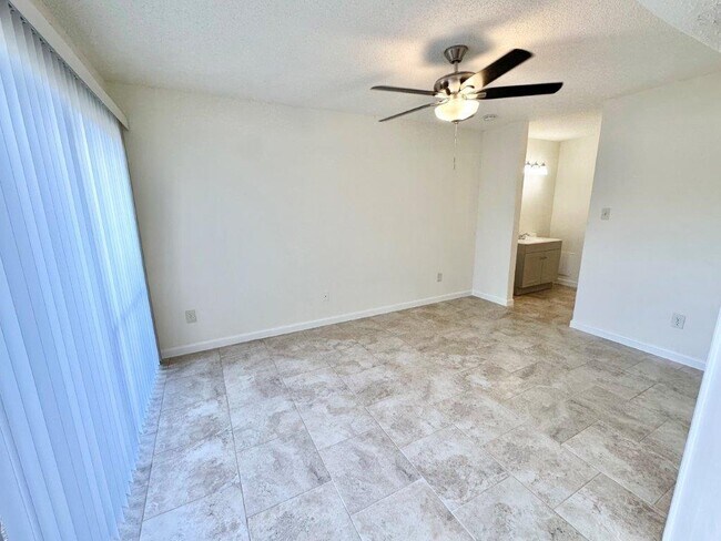 Building Photo - 11881 Bob White Dr