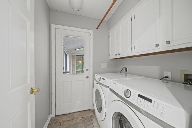 Building Photo - 1094 Farrington Dr