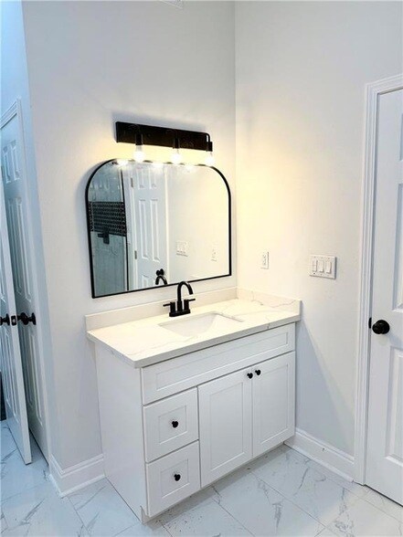 Building Photo - 8927 Fig St