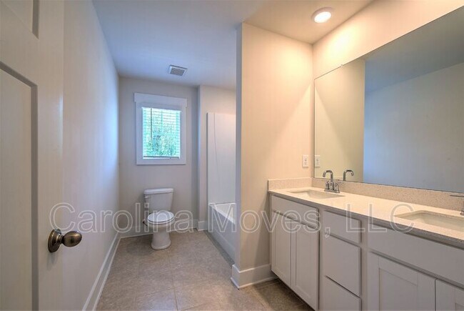 Building Photo - 208 Pewter Cir
