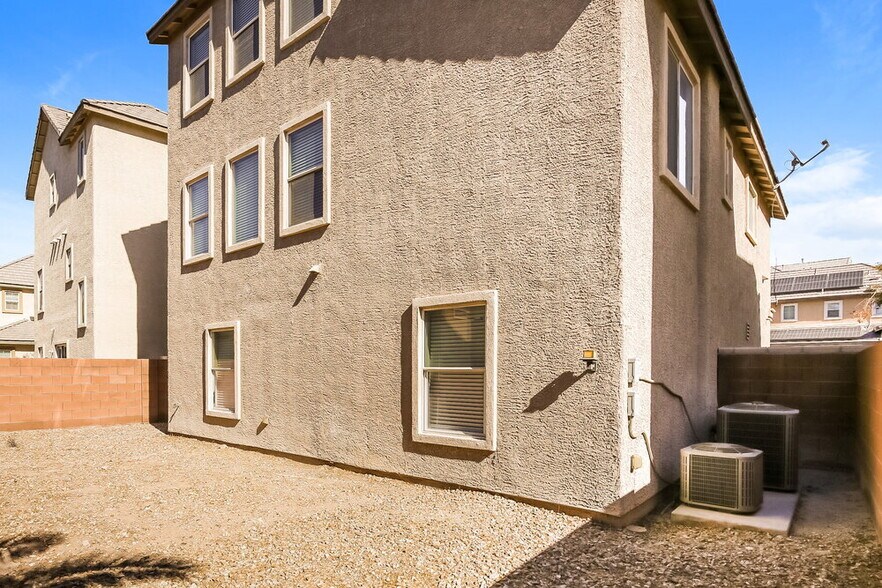 Building Photo - 5833 Feral Garden St