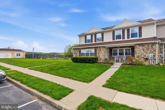 Building Photo - 628 Lancaster Ct