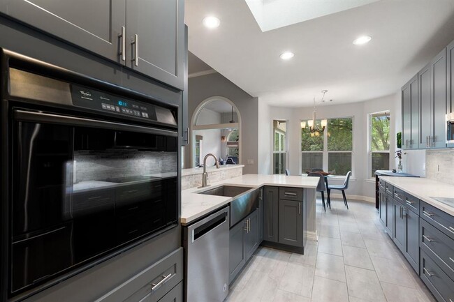 Building Photo - 2812 Cascade Falls Dr