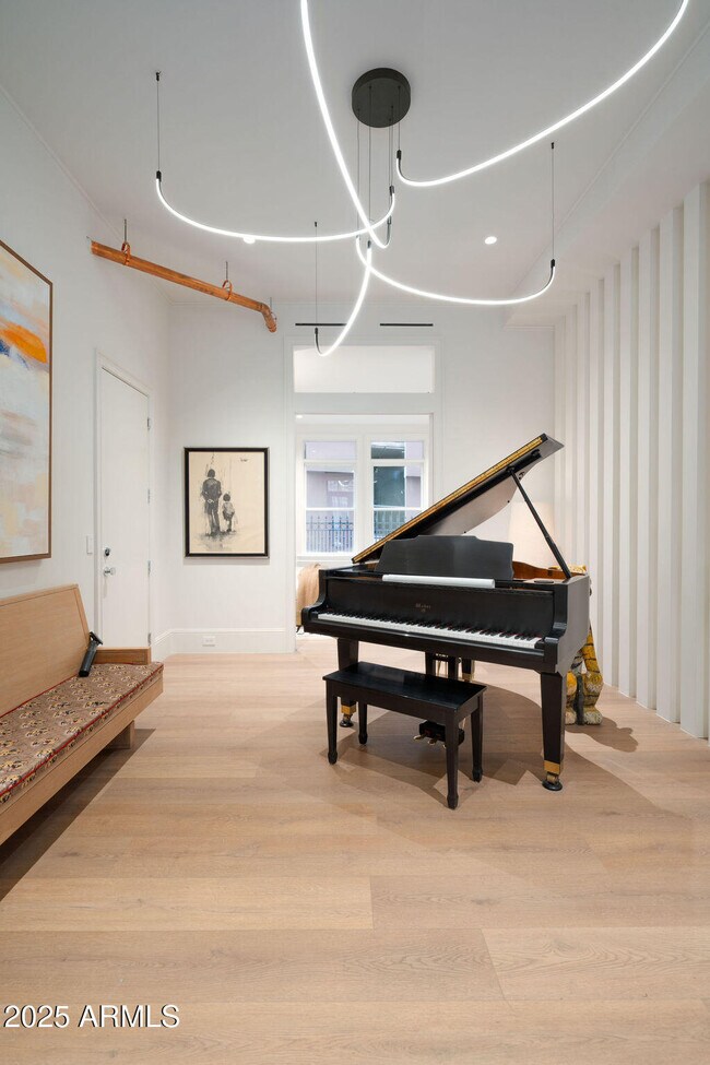 Building Photo - 50 W Palm Ln