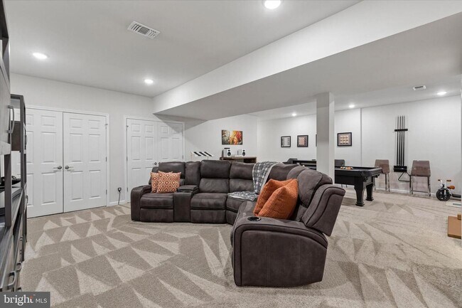 Building Photo - 619 America Dr