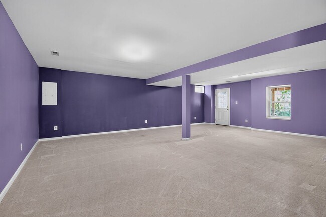 Building Photo - Meticulously maintained & spacious 4 Bd/2 full & 2 half bath home  Home in Dawson's Landing - Pet...