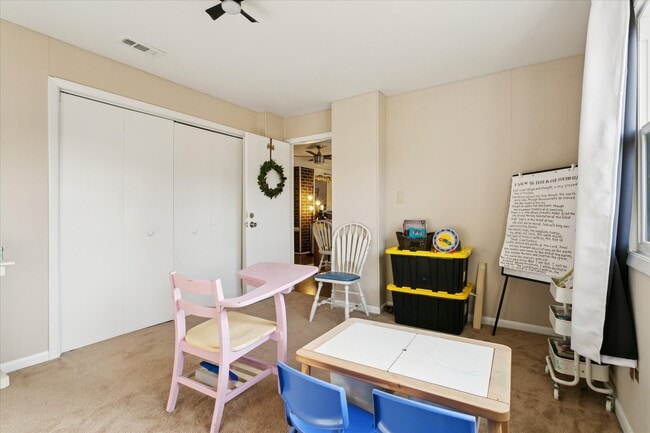 Building Photo - 18 S Greenfield Ave