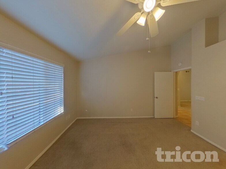 Building Photo - 1411 W Villa Theresa Dr