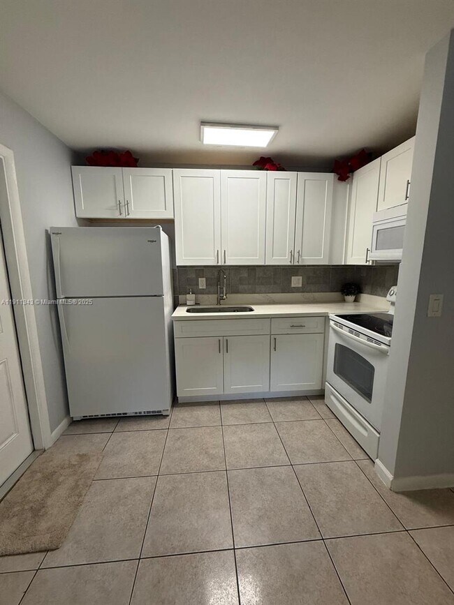 Building Photo - 620 SW 7th Ave