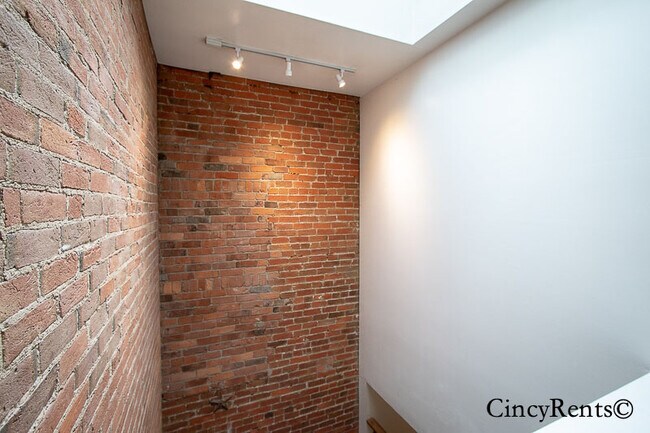 Building Photo - 61 Mulberry St