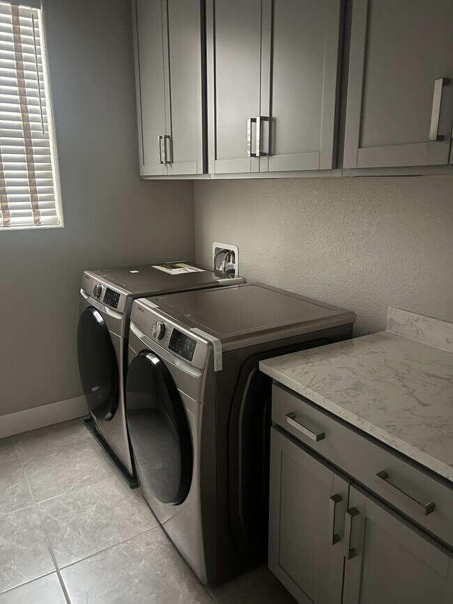 Building Photo - 232 Tuso Ranch Rd