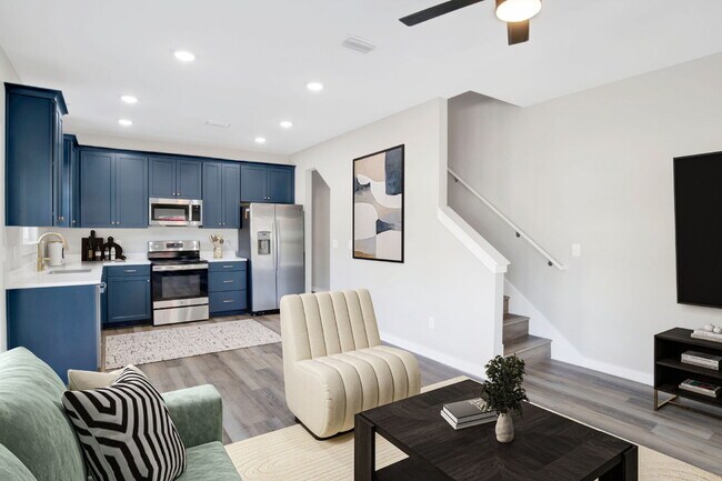 Building Photo - Downtown Pensacola Area 3BR/3BA | Each Bedroom Has Private Bath | Fenced Yard | Water & Lawn Care...