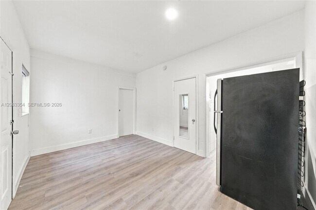 Building Photo - 128 NW 9th Ave