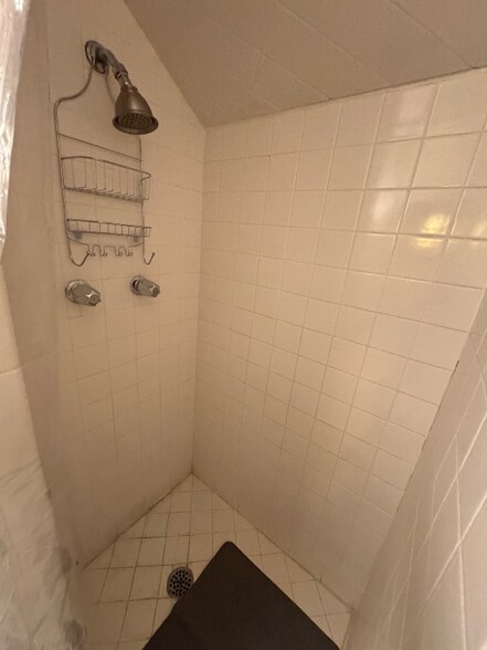 Building Photo - 1910 N Stanton St