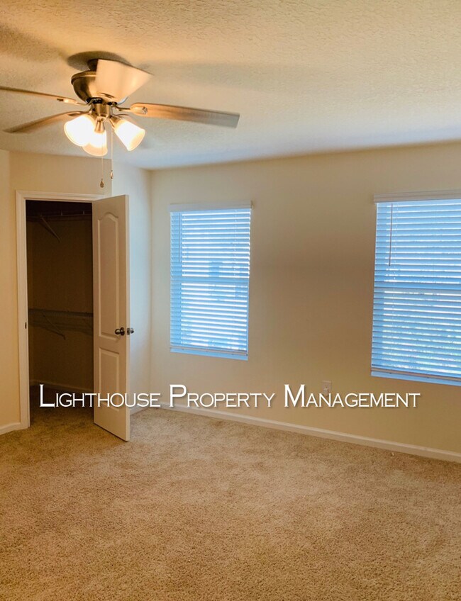 Building Photo - Modern Townhome in Baymeadows! Built in 2021!