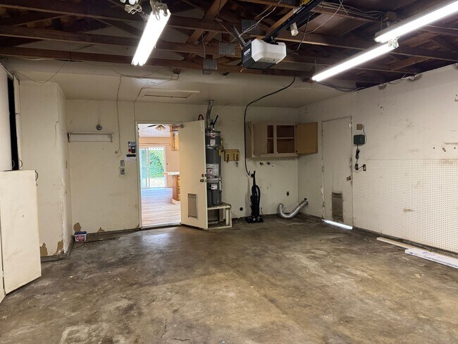 Building Photo - Large Three Bed, Two Bath Home in Stonewood Estates