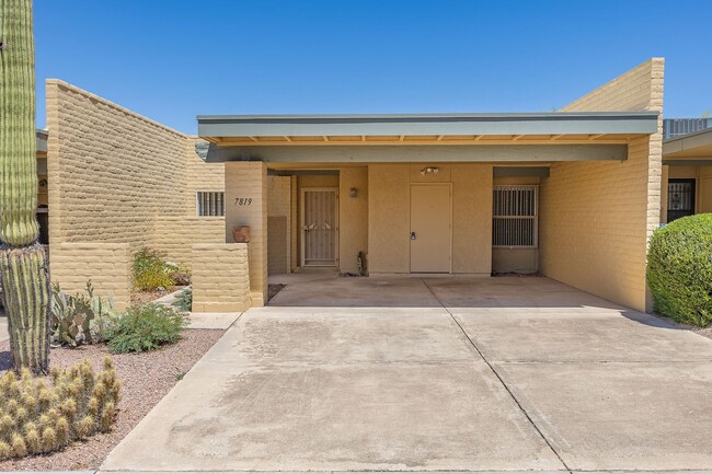 Building Photo - SUMMER MOVE IN INCENTIVE!! East-2 bedroom/...