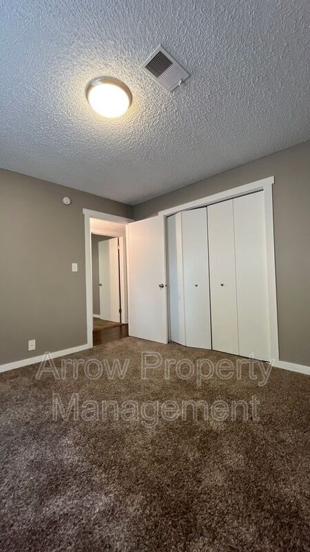 Building Photo - 320 Lincoln St