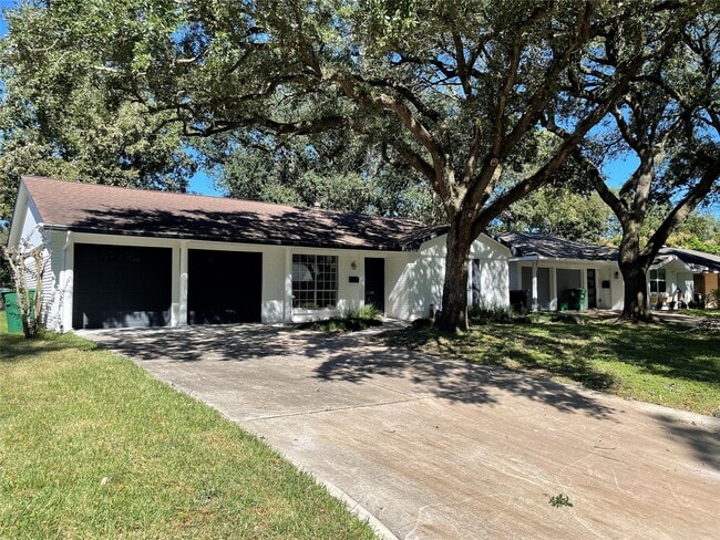 Building Photo - 5518 Indigo St