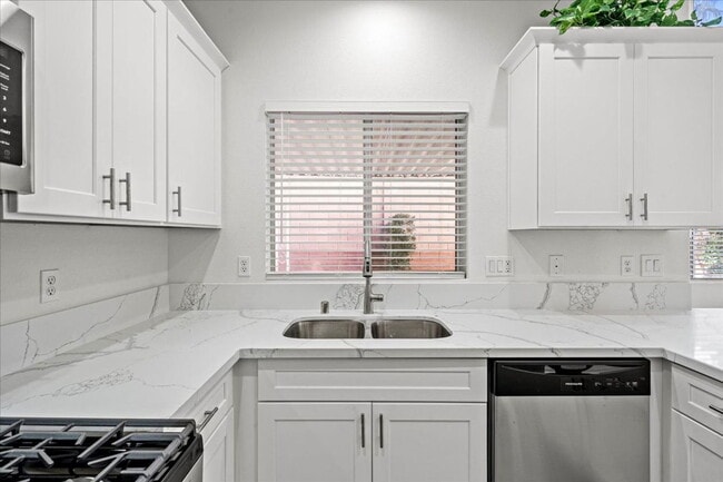 Building Photo - 10405 Nutt Creek Ave