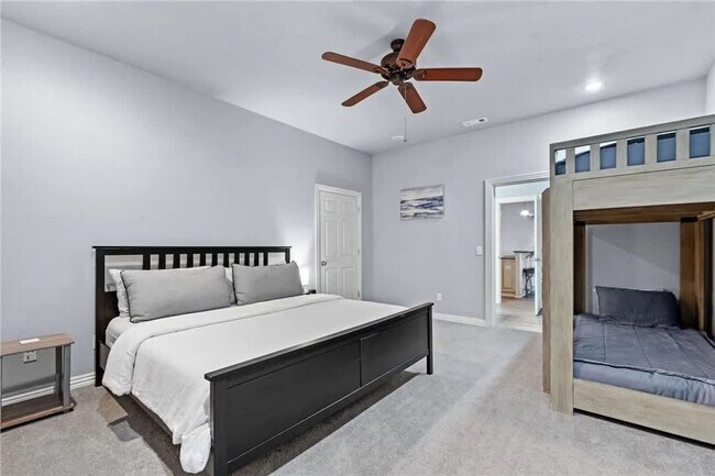 Building Photo - 38 Riviera Dr