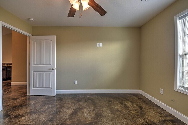 Building Photo - 40 Sutter Pl