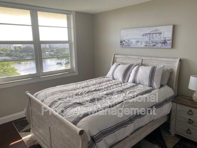 Building Photo - 3051 N Course Dr