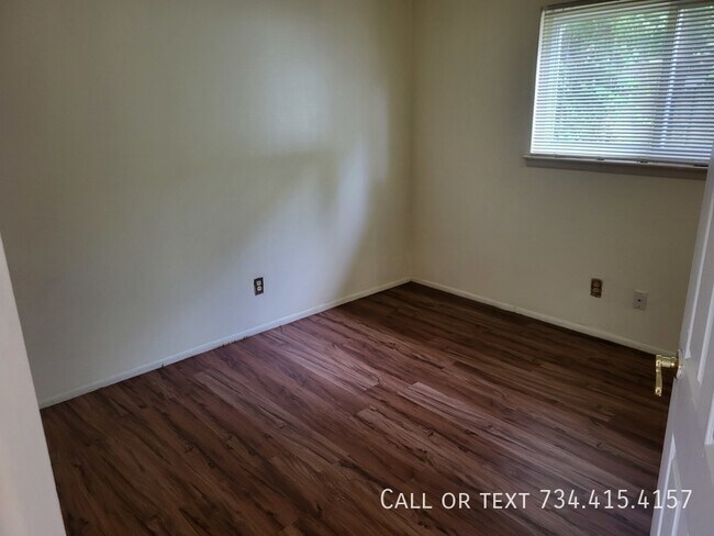 Building Photo - 2863 Marshall St